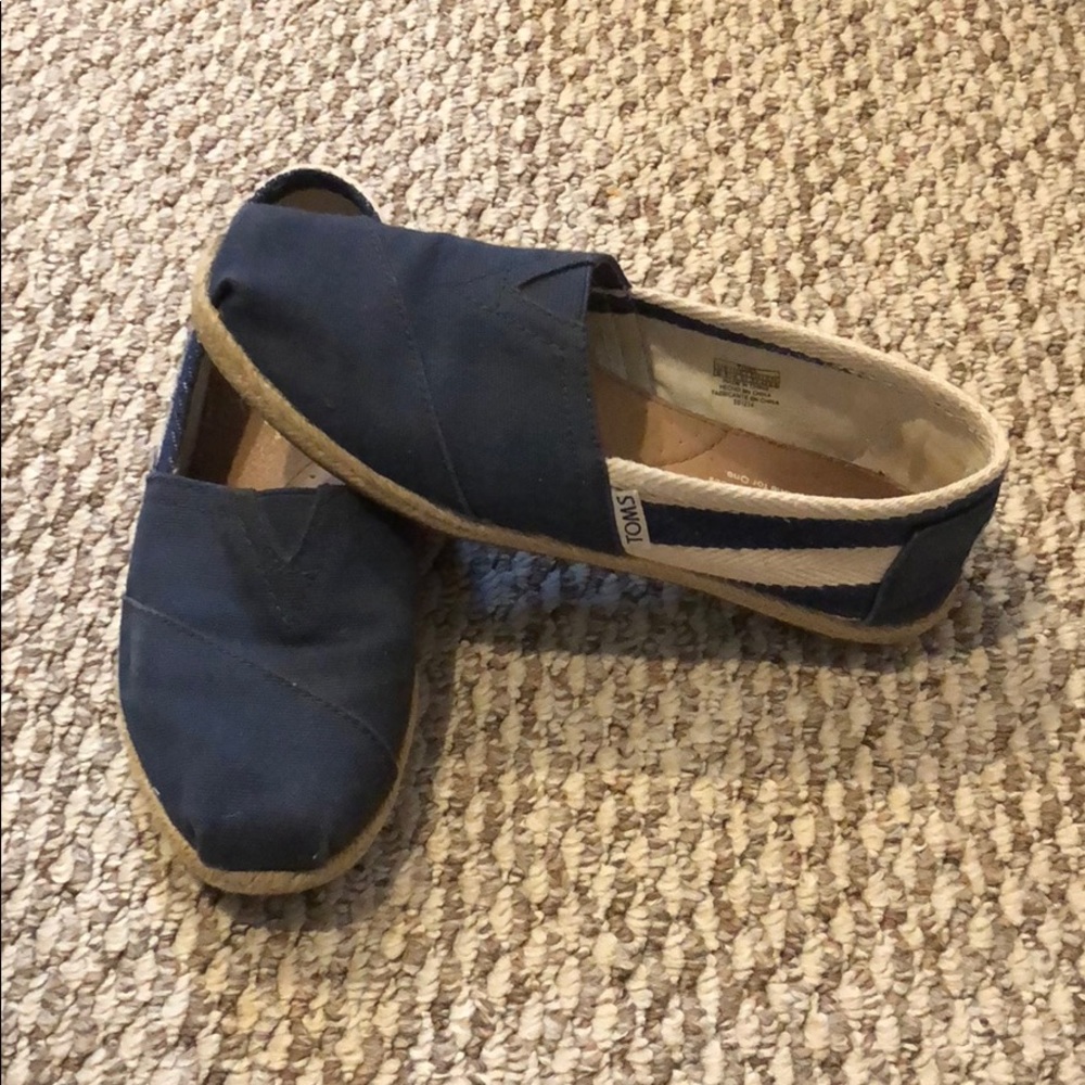 TOMS Navy & White